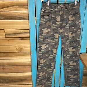 Noiz camouflage jeans size 32x33 (tag says 34x34) nicely faded Premium Quality